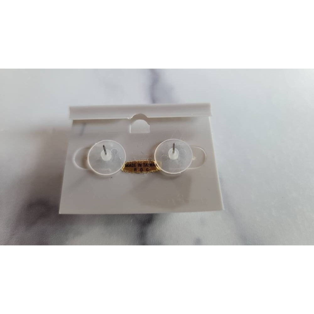 Vintage Faux Pearl Stud Earrings - Picture 8 of 10